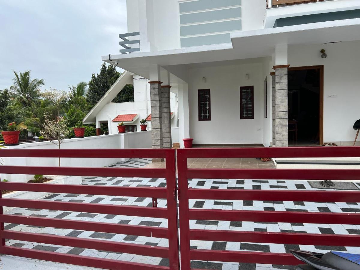 Pullad Villa Aranmula Luaran gambar